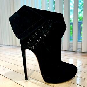 Alaia Black Suede Lace Up Platform Ankle Boots Size 8
